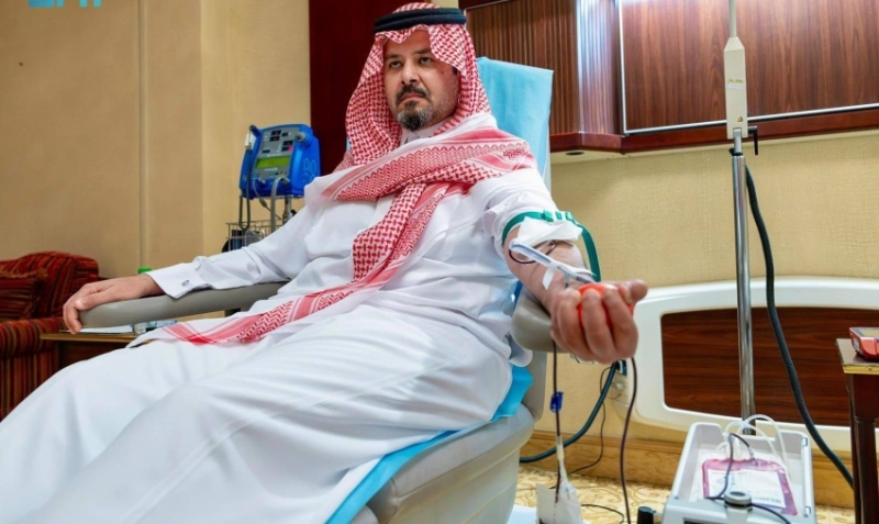 الأمير سلمان بن سلطان يشارك في الحملة الوطنية بالتبرع بالدم تعزيزًا للإنسانية