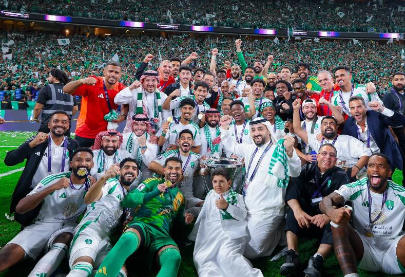 الأهلي السعودي يسعى لضم ثلاثة لاعبين جدد بعد رحيل كيسيه