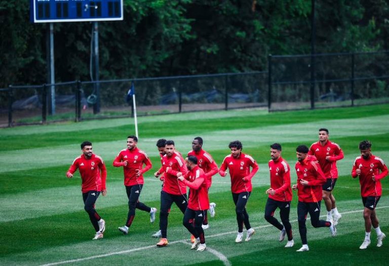 الأهلي يختتم تدريباته لمواجهة مودرن سبورت في دوري نايل بأجواء إيجابية