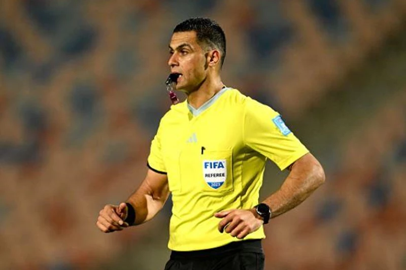 الأهلي يناقش استبعاد محمد معروف من إدارة مبارياته في ظل الأزمات الراهنة