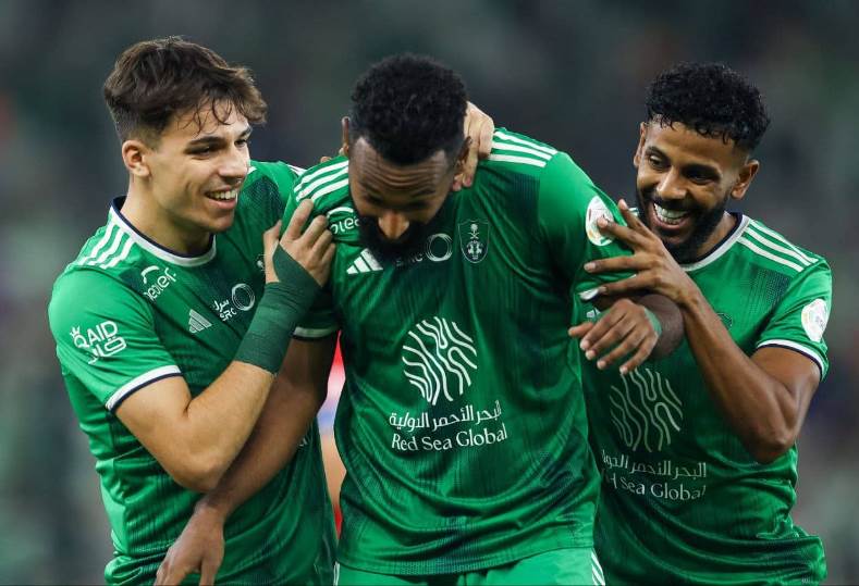 الأهلي يواجه نيوم في مباراة حاسمة ضمن منافسات الدوري السعودي