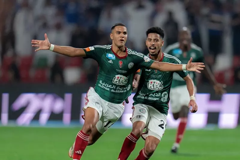 الاتفاق يتخطى الخلود بثنائية ويتصدر الدوري بالتساوي مع الأهلي