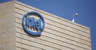 الحكومة الأمريكية تلغي شروط قانون الرقائق لشركة إنتل