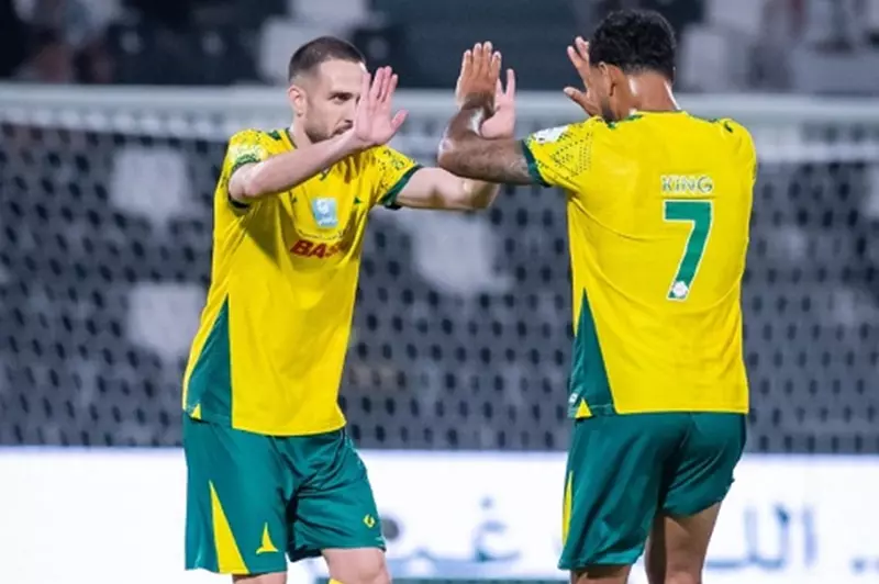 الخليج يحقق انتصاراً كبيراً على الشباب بأربعة أهداف في بداية الدوري السعودي