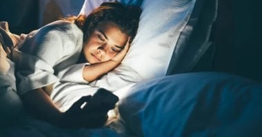 اليابان تقترح استخدام الهواتف الذكية لساعتين فقط يومياً للحد من إدمان السكان