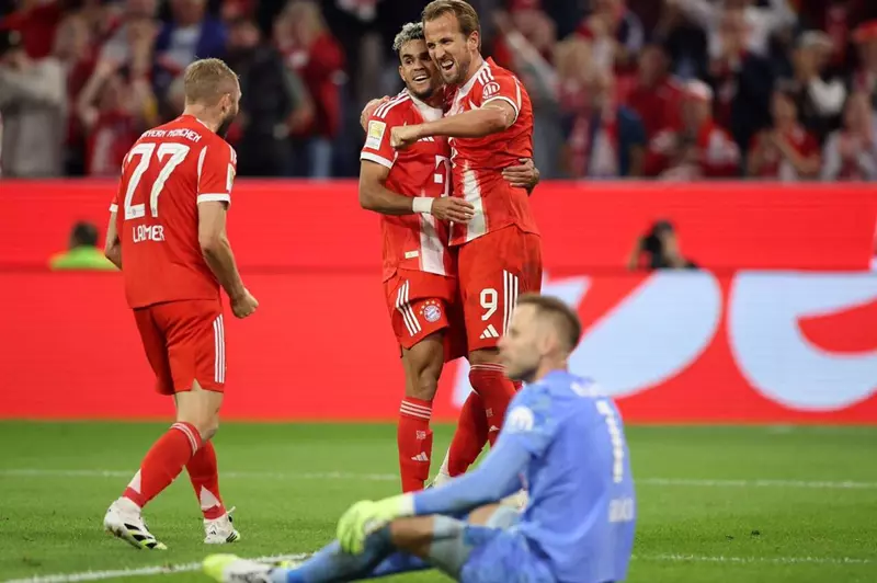 بايرن ميونخ يبدأ مشواره في الدوري الألماني بفوز ساحق على لايبزيج