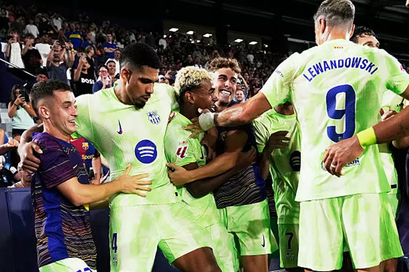برشلونة يحقق انتصاراً جديداً ويعتلي صدارة الدوري الإسباني بعد الفوز على ليفانتي