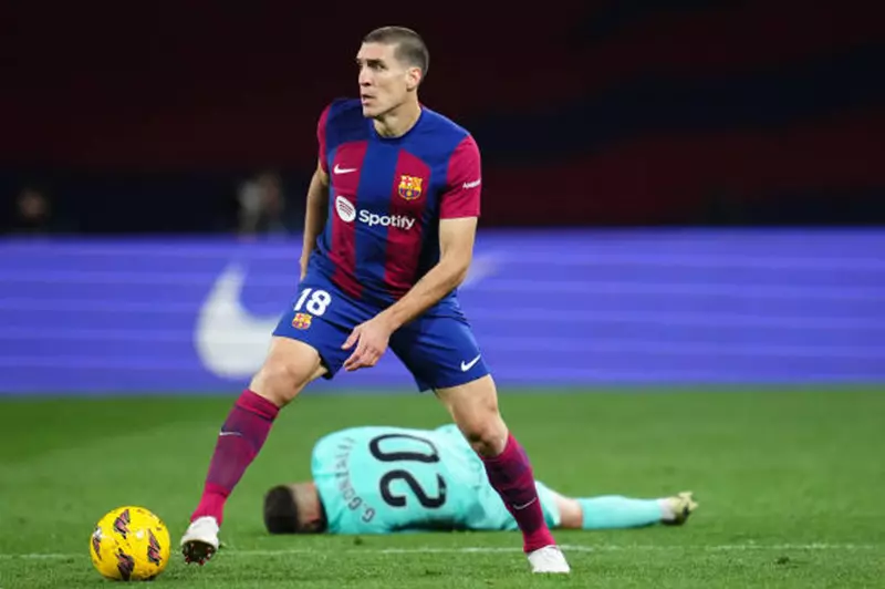 برشلونة يسعى لحل أزمة التسجيل بإنهاء عقد اللاعب أوريول روميو