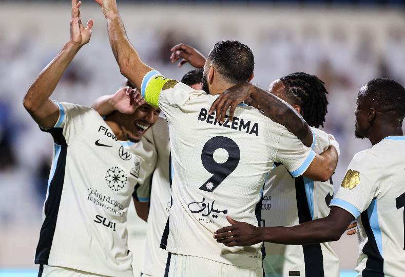 بنزيما يتألق بثلاثية والاتحاد يبدأ مشواره بدوري روشن بفوز كاسح على الأخدود