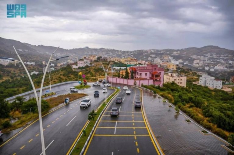 تحذير مهم: أمطار غزيرة ومتوسطة تضرب منطقة الباحة