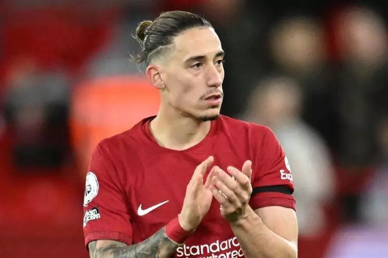 تسيميكاس يقترب من روما بعد خضوعه للفحص الطبي وداعًا لليفربول