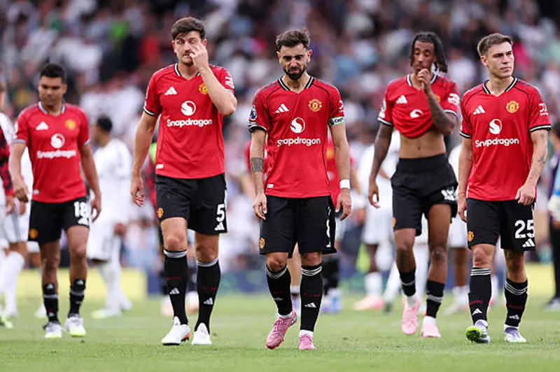 تعادل مانشستر يونايتد يحرم الصدارة في الدوري الإنجليزي بعد مواجهة فولهام