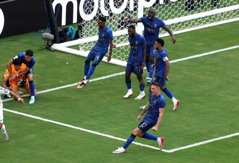 تفاصيل جديدة بشأن إصابة مهاجم الهلال وسبل تعافيه العاجل