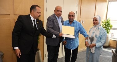 تكريم متميزي الكهرباء بشهادات تقدير ورحلات عمرة مجانية