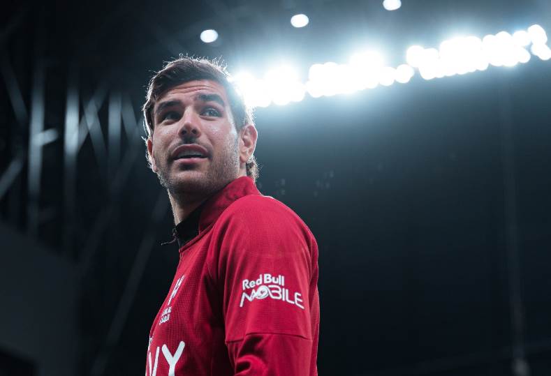 ثيو هيرنانديز يغيب عن ظهوره الأول مع الهلال بسبب إنذارين مؤثرين