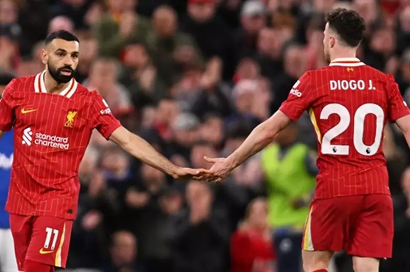 جماهير ليفربول تساند محمد صلاح في لحظات حزنه والدموع تملأ عيني جوتا