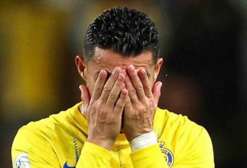 حسرة كريستيانو رونالدو وجيسوس بعد هزيمة النصر أمام الأهلي في السوبر السعودي