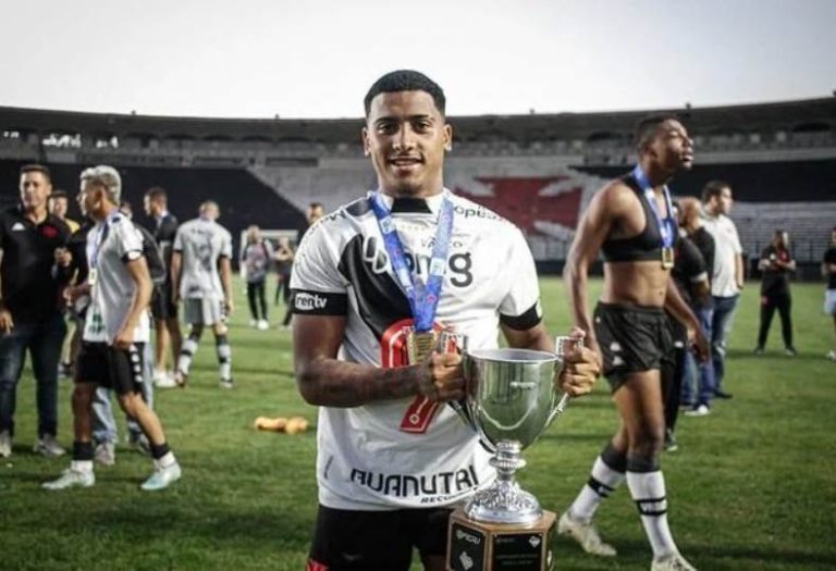 خوان ألفينا يجري كشفاً طبياً لتحديد عودته إلى تدريبات الزمالك