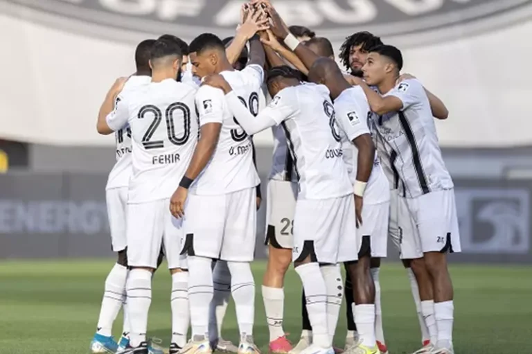 خورفكان يحقق انتصارًا مهمًا على الجزيرة بمشاركة عادل والنني في الدوري الإماراتي