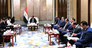 رئيس الوزراء يبحث تطوير تحلية مياه البحر مع رئيسة شركة جيانغسو فينغهاى المحدودة