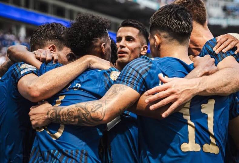 رئيس رابطة الدوري السعودي يناقش فكرة إقامة مباريات البطولة في دول أخرى