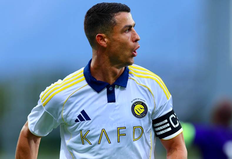 رونالدو يحقق إنجازاً تاريخياً بتسجيله الهدف رقم 100 مع فريق النصر