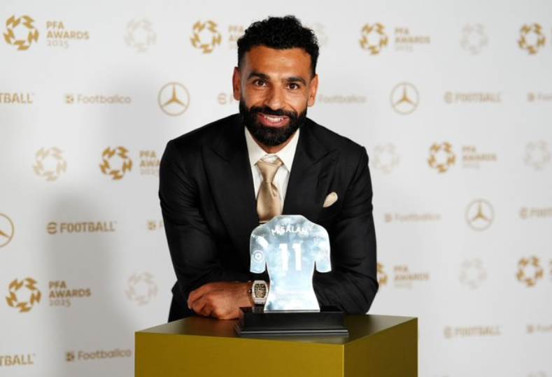 شاب مصري يسطر تاريخًا جديدًا بقيادة محمد صلاح في عالم كرة القدم
