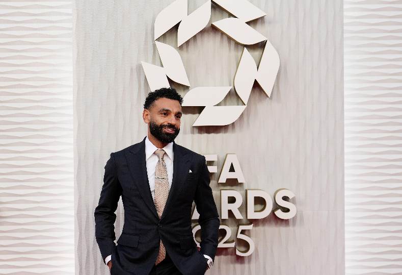 شوبير: محمد صلاح رمز للإنجاز يستحق تمثالًا تقديرًا لتاريخه في الدوري الإنجليزي