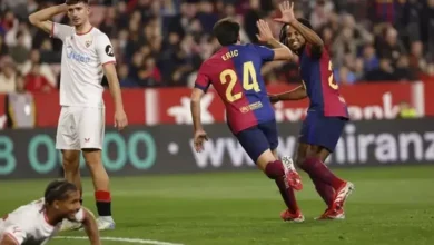 صراع داخل برشلونة.. إريك جارسيا يضع كوندي في ورطة