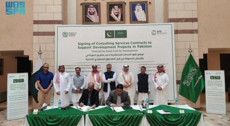 صندوق التنمية يعزز التنمية في باكستان من خلال توقيع عقود لمشروعات جديدة