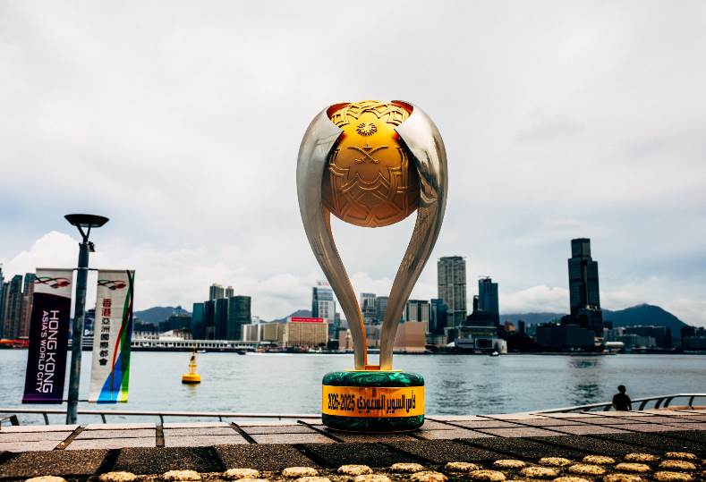 طاقم التحكيم يتجهز لإدارة نهائي كأس السوبر السعودي بين النصر والأهلي