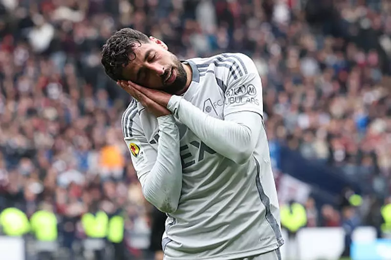 عدي الدباغ يصل القاهرة الأحد لبدء رحلته مع الزمالك الجديد