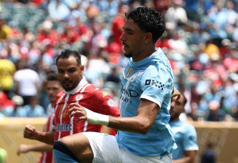 عمر مرموش يتألق مع مانشستر سيتي أمام برايتون وسط أنظار توتنهام
