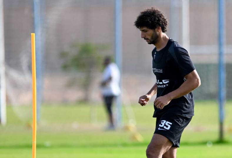 عمرو ناصر يتلقى تدريبات مكثفة بعد استبعاده من قائمة الزمالك لمواجهة دجلة