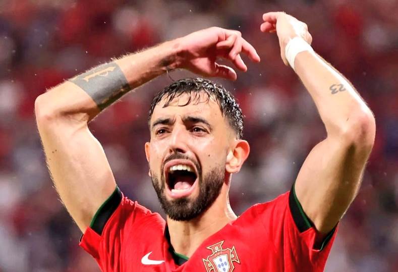 غضب جماهيري في مانشستر يونايتد بسبب أداء برونو فيرنانديز المثير للجدل