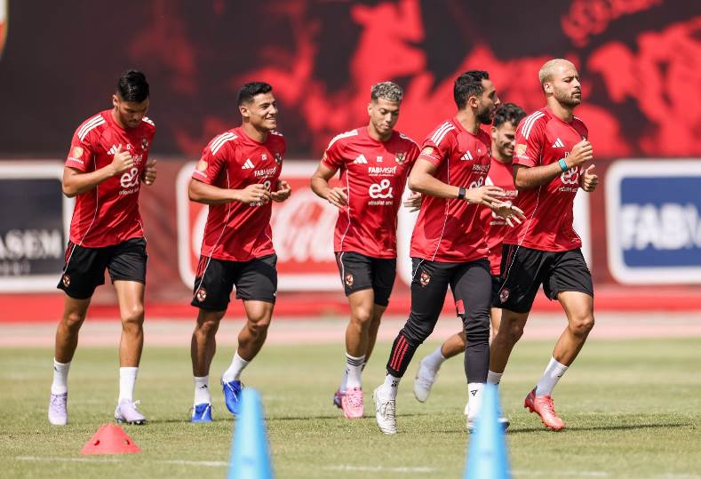 غيابات مؤثرة لدى الأهلي قبل مواجهة بيراميدز تستثني 4 من نجومه الرئيسيين