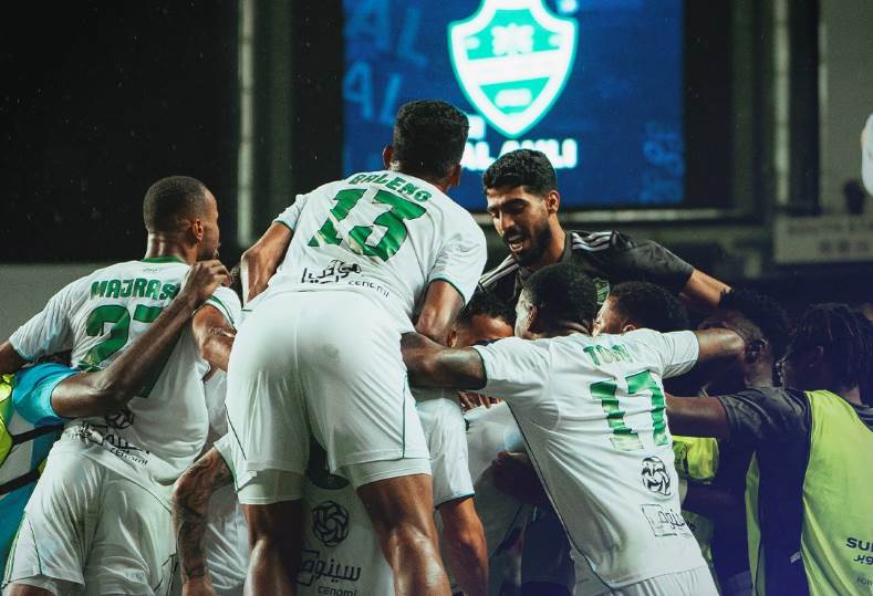في ملحمة رياضية، الأهلي يحقق النصر ويتوج بكأس السوبر السعودي