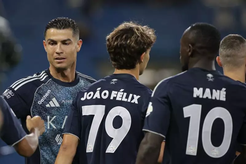 كم هدفًا ينقص رونالدو لتحقيق إنجاز 1000 هدف بعد انتقاله للتعاون؟