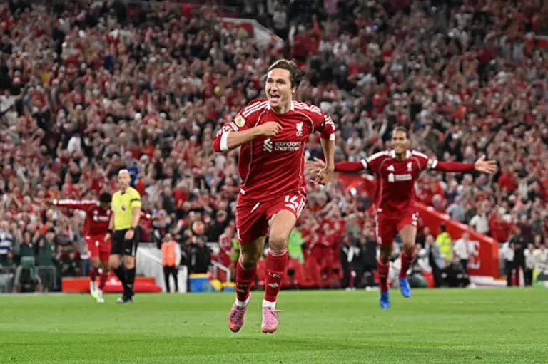 كييزا وصلاح يقودان ليفربول لانتصار ساحق أمام بورنموث في بداية الدوري الإنجليزي