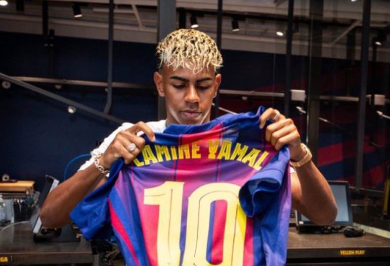 لامين يامال يحقق أحلامه مع برشلونة بدعم أسطورة السلة ليبرون جيمس