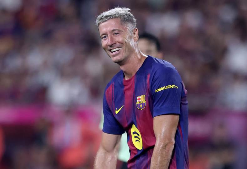 ليفاندوفسكي يعود إلى برشلونة قريبًا بعد فترة غياب ملحوظة