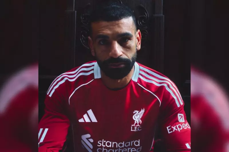 ليفربول يحتفل بكشف قمصان الموسم الجديد بحضور نجمه محمد صلاح المميز