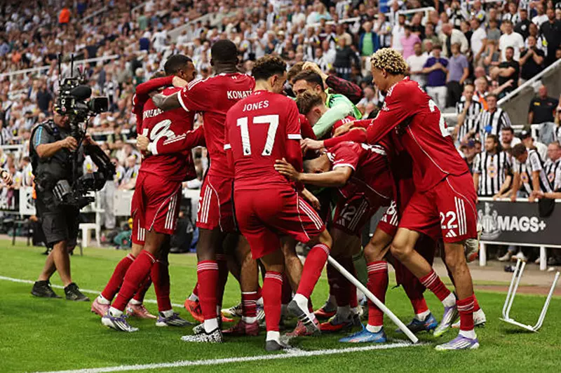 ليفربول يحقق فوزاً هاماً على نيوكاسل ويعيد ترتيب الدوري الإنجليزي