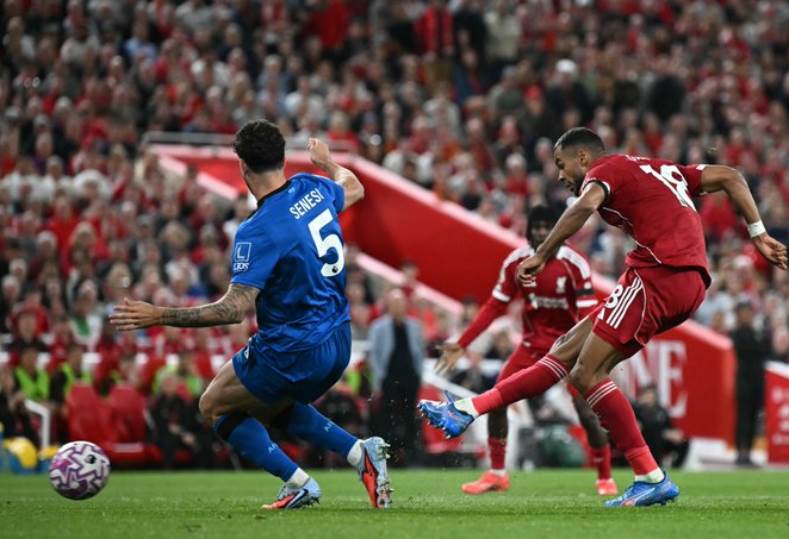 ليفربول يدين التصرفات العنصرية خلال مباراة بورنموث ويعزز قيم المساواة والاحترام
