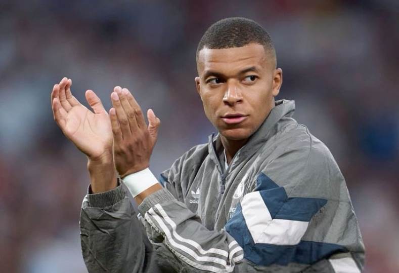 مبابي يسعى لتجاوز تحديات موسمه الأول مع ريال مدريد في المنافسات الجديدة