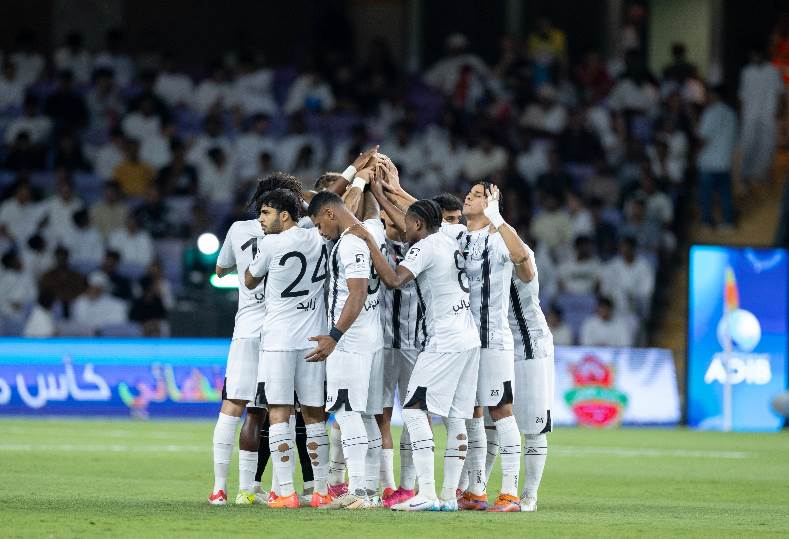 مباراة الشارقة والجزيرة تسلط الضوء على تحديات النني وعادل في الدوري الإماراتي