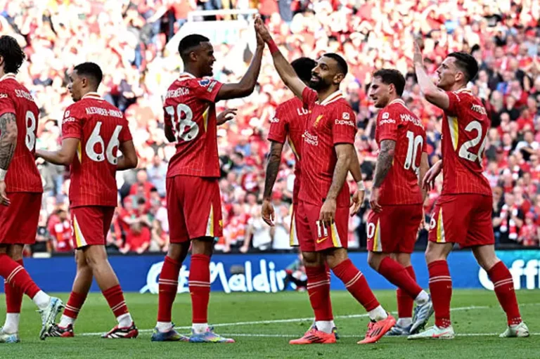 مباراة هامة تجمع ليفربول ونيوكاسل في الدوري الإنجليزي 2025-2026