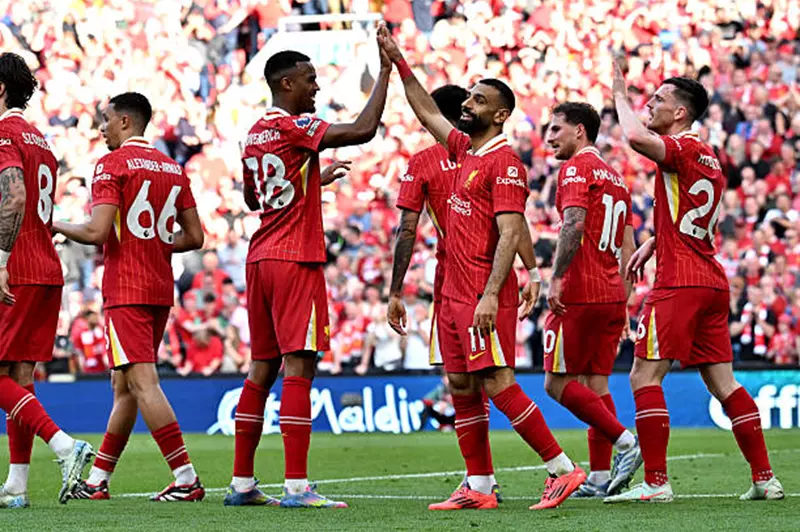 مباراة هامة تجمع ليفربول ونيوكاسل في الدوري الإنجليزي 2025-2026