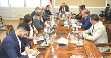 متابعة لفرص استثمارية جديدة في المدن: وزير الإسكان يستعرض آليات طرح الأراضي