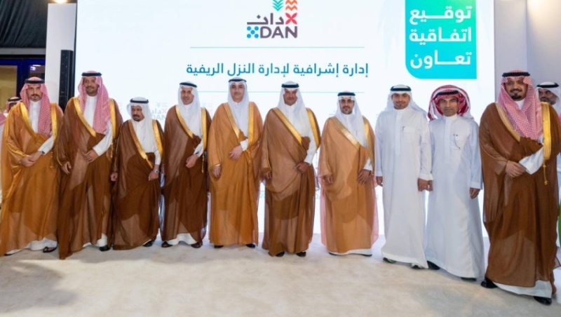 محافظ الأحساء يشهد توقيع خمس اتفاقيات تعاون في معرض اللومي الحساوي 2025